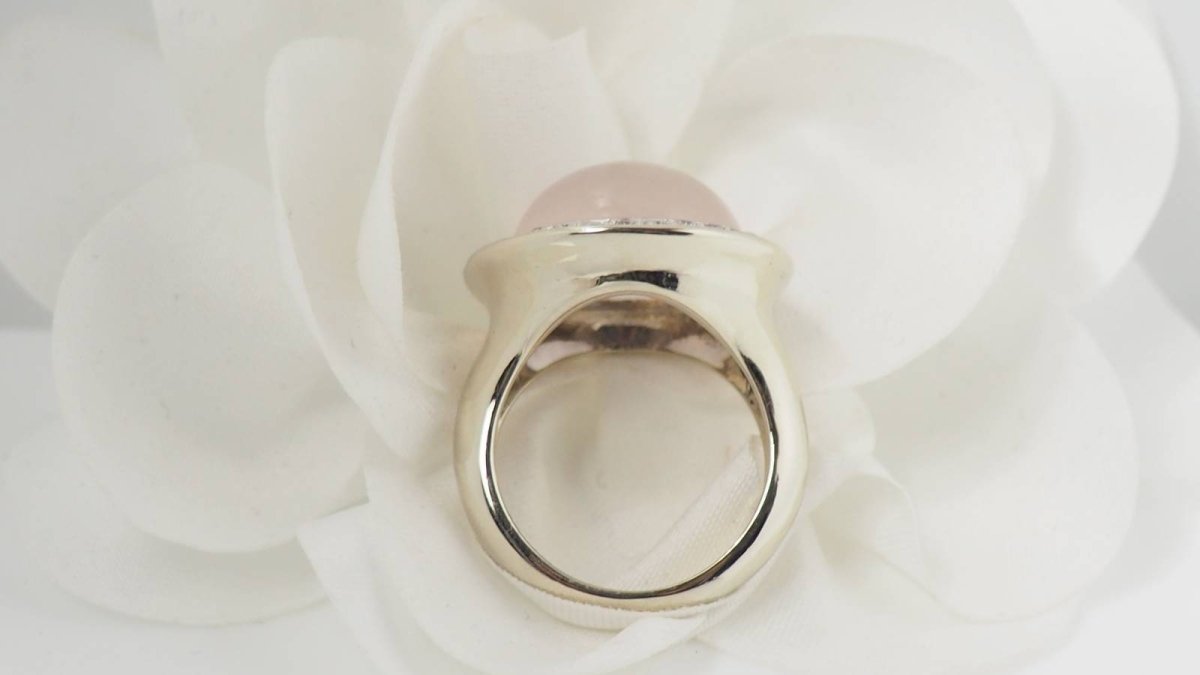 Bague ronde en or blanc, quartz rose et diamants - Castafiore