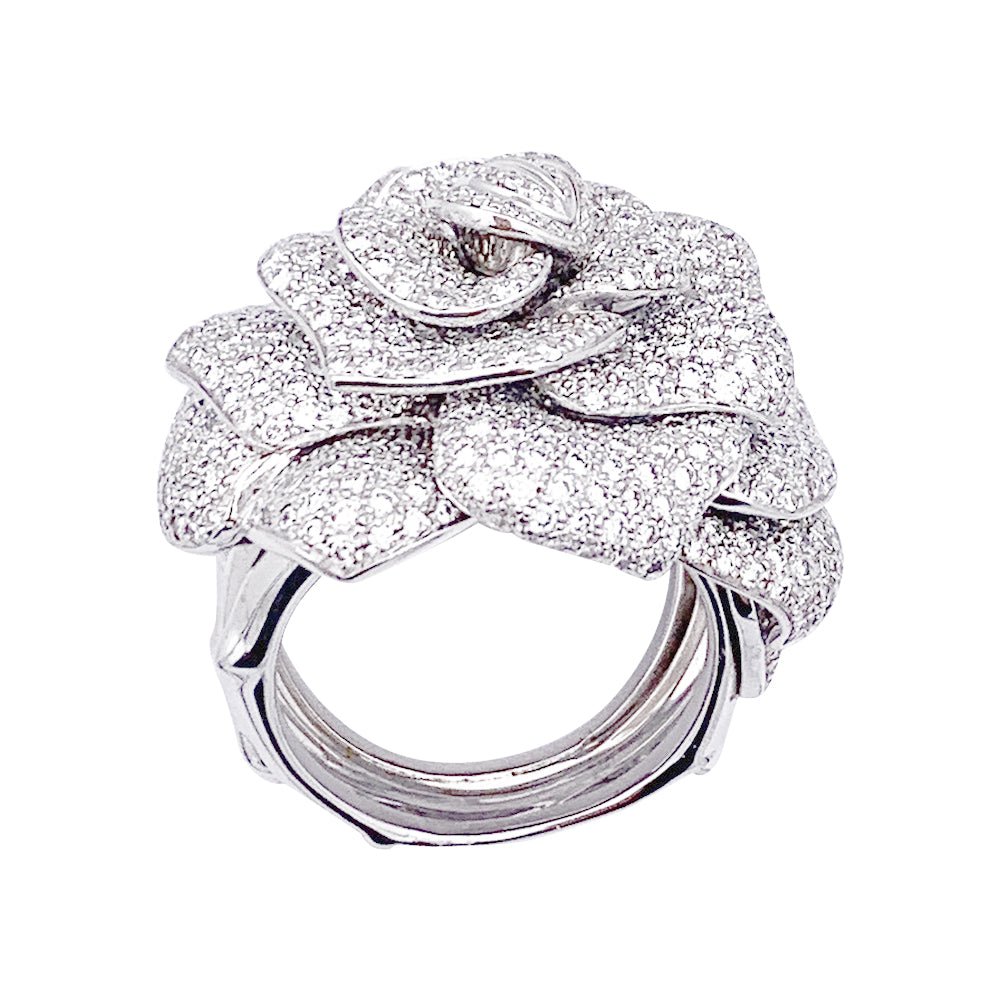 Bague Rose en or blanc et diamants. - Castafiore