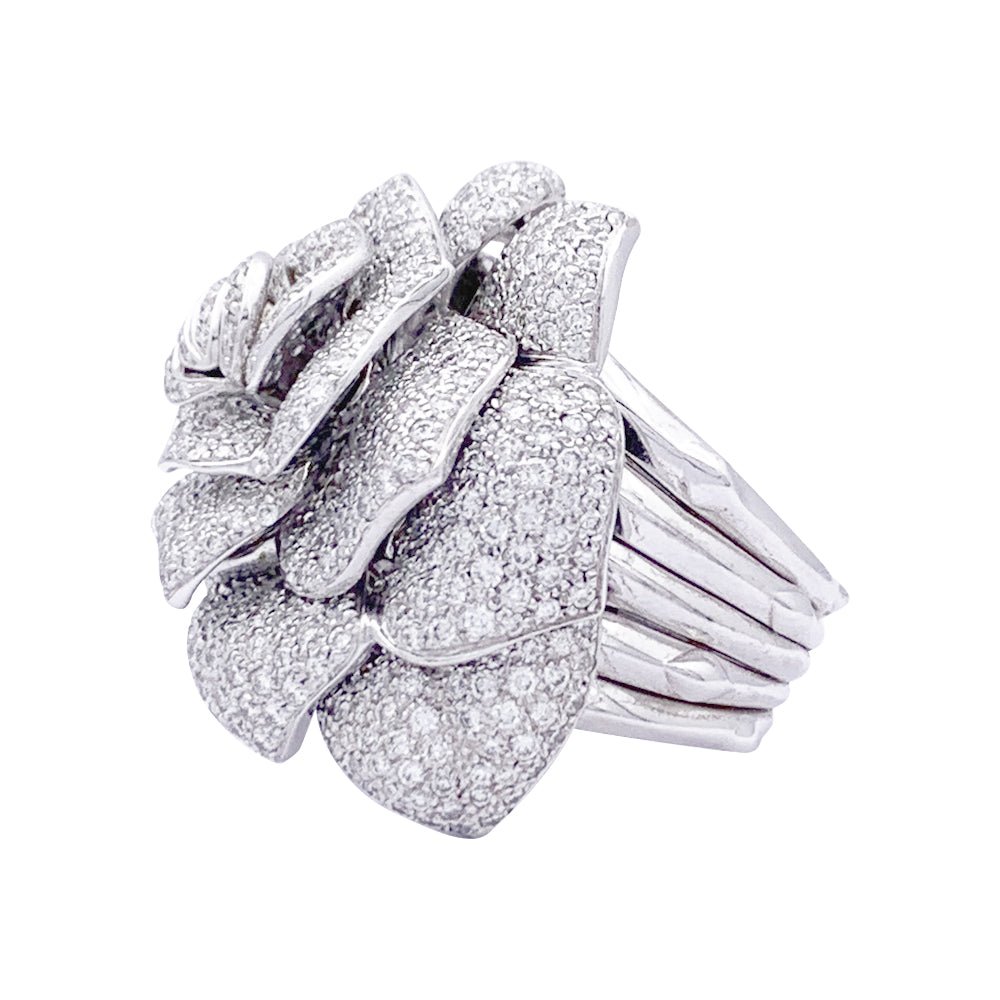 Bague Rose en or blanc et diamants. - Castafiore