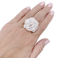 Bague Rose en or blanc et diamants. - Castafiore