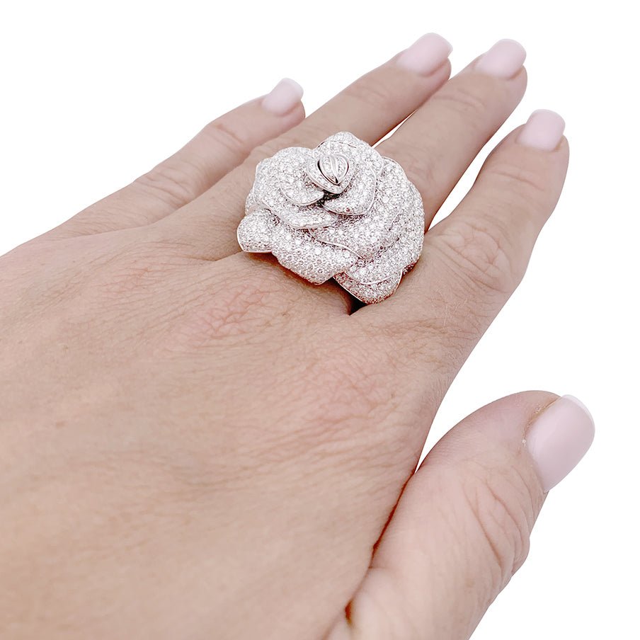 Bague Rose en or blanc et diamants. - Castafiore