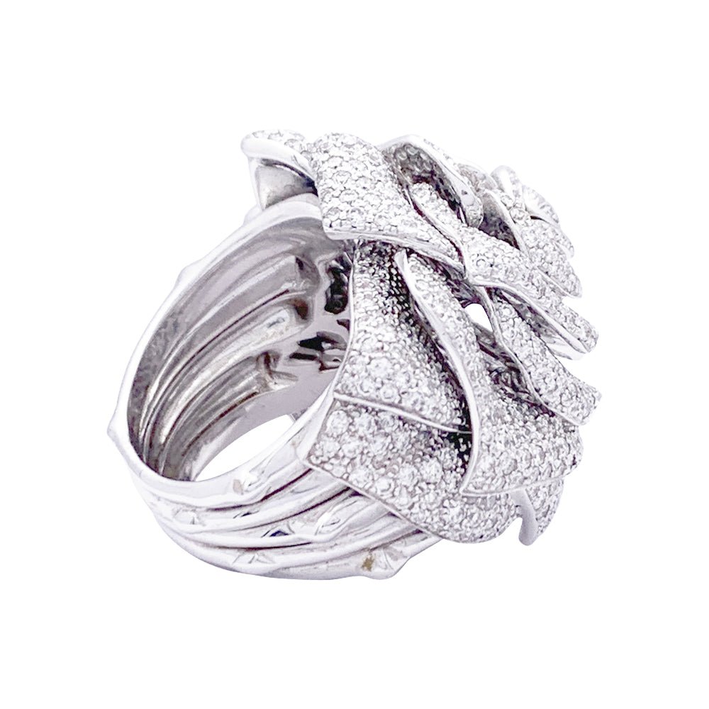 Bague Rose en or blanc et diamants. - Castafiore