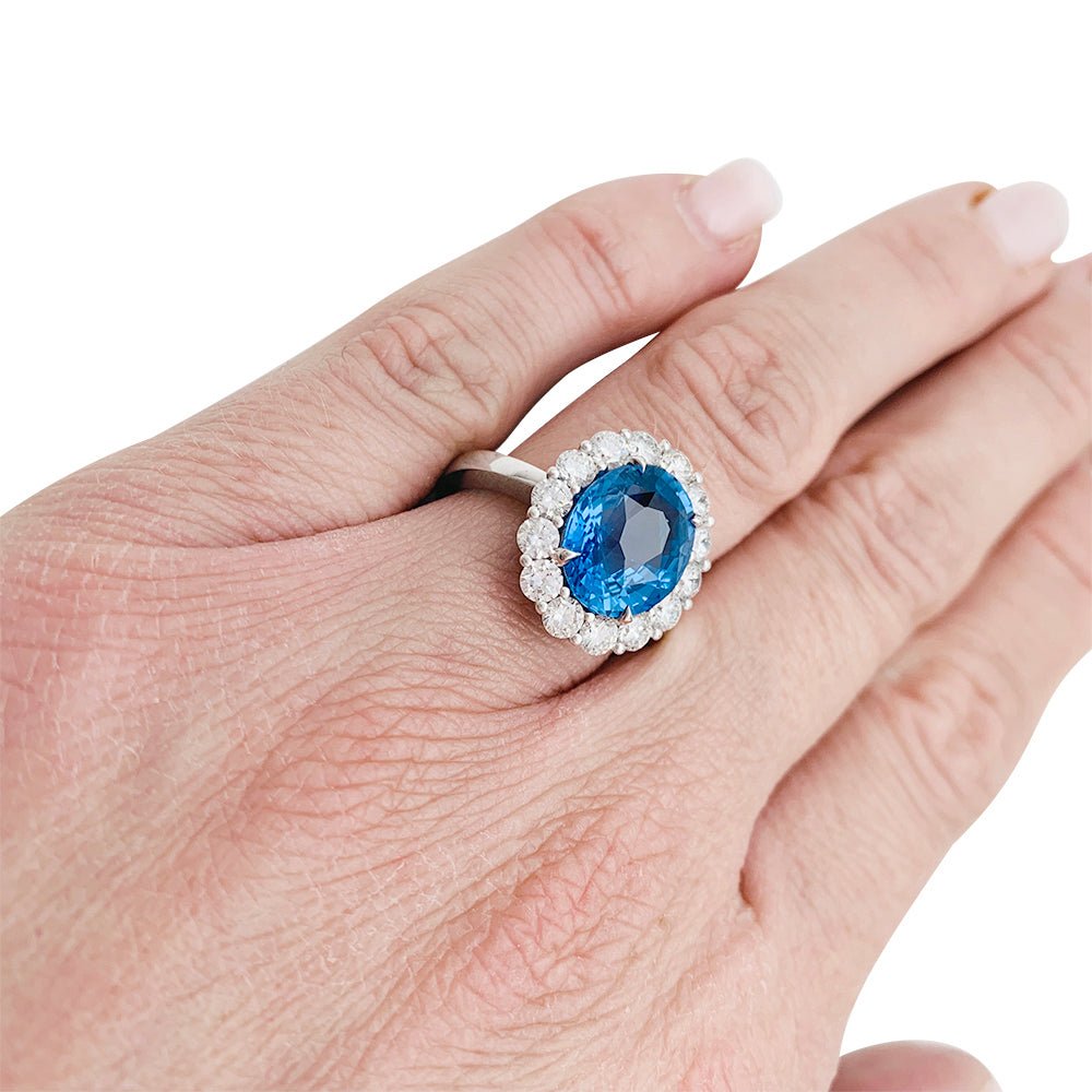 Bague saphir 5,53 carats, entourage diamants - Castafiore