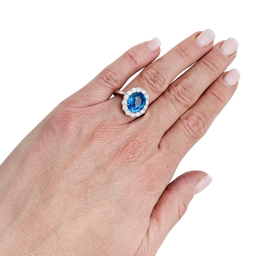 Bague saphir 5,53 carats, entourage diamants - Castafiore