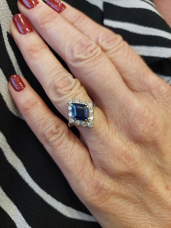 Bague saphir et diamants en or blanc - Castafiore