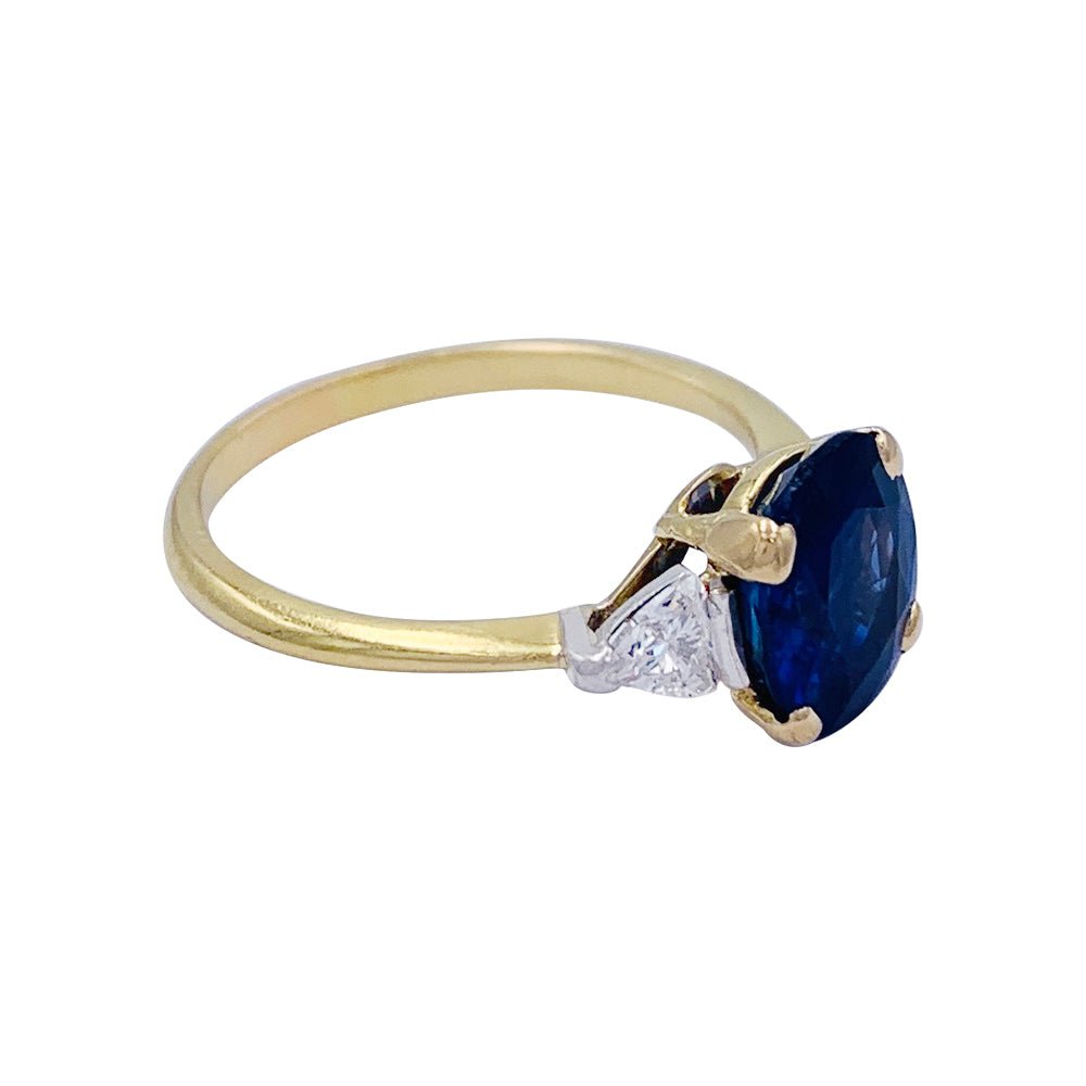 Bague saphir ovale, diamants troïdas - Castafiore