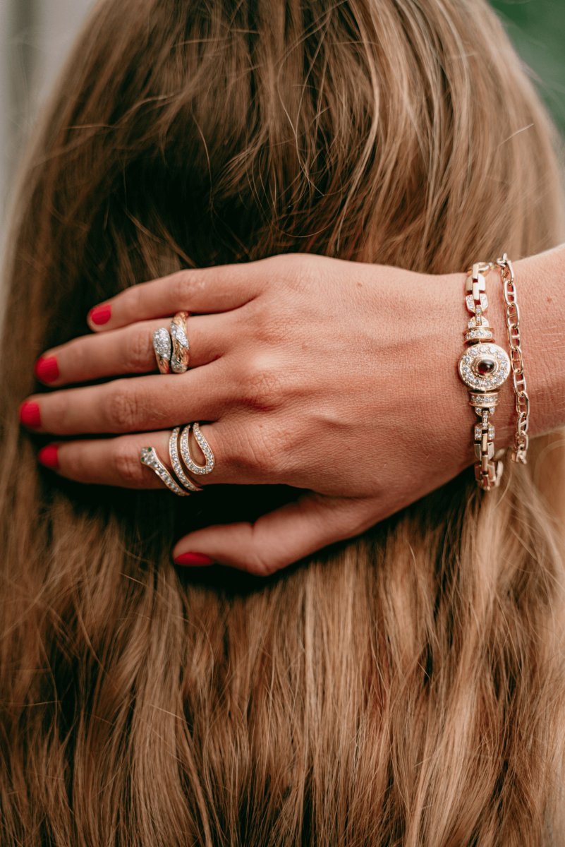 Bague Serpent en or jaune, diamants et émeraudes - Castafiore