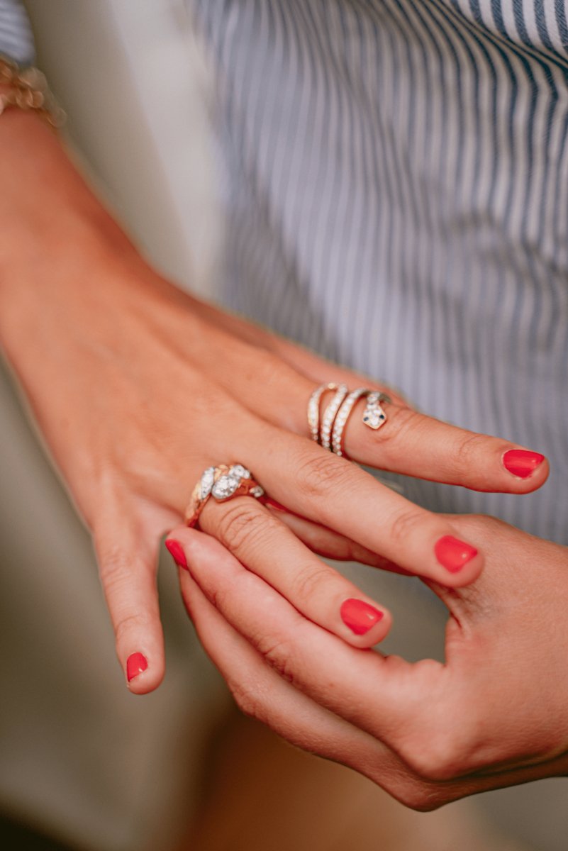Bague Serpent en or jaune, diamants et émeraudes - Castafiore