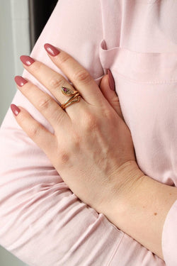 Bague serpent en or jaune, diamants et rubis - Castafiore