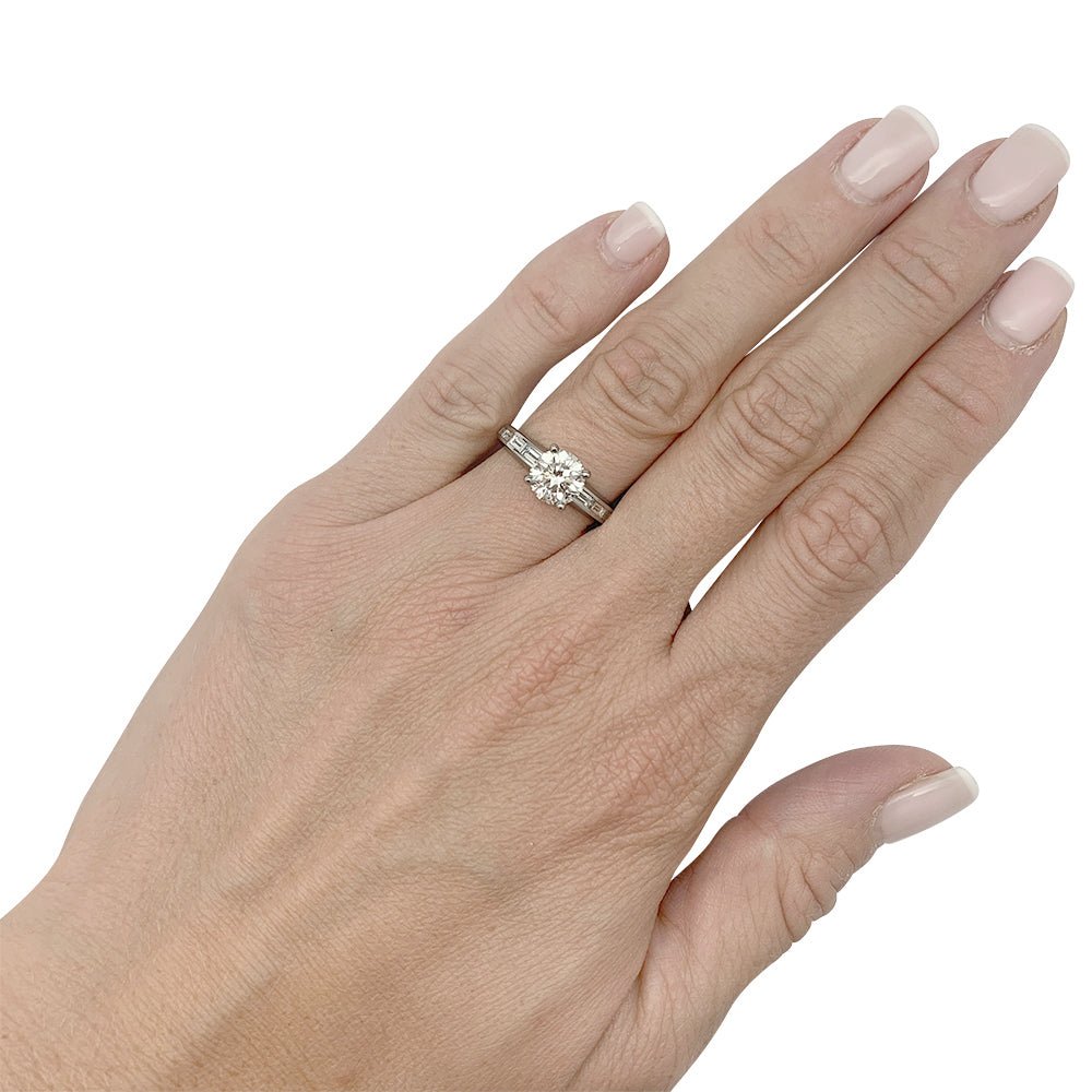 Bague solitaire accompagné diamants baguette - Castafiore