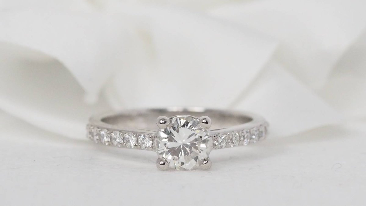 Bague solitaire en or blanc et diamant - Castafiore