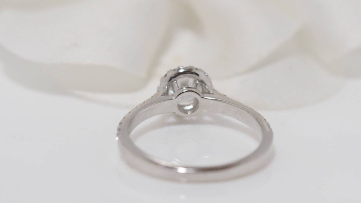 Bague solitaire en or blanc et diamant - Castafiore