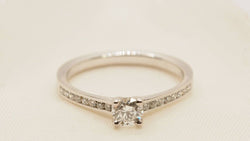 Bague solitaire en or blanc et diamant - Castafiore