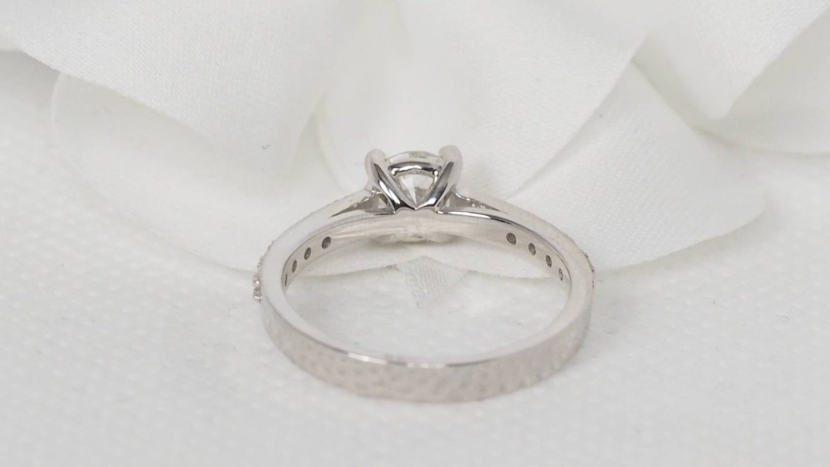 Bague solitaire en or blanc et diamant - Castafiore