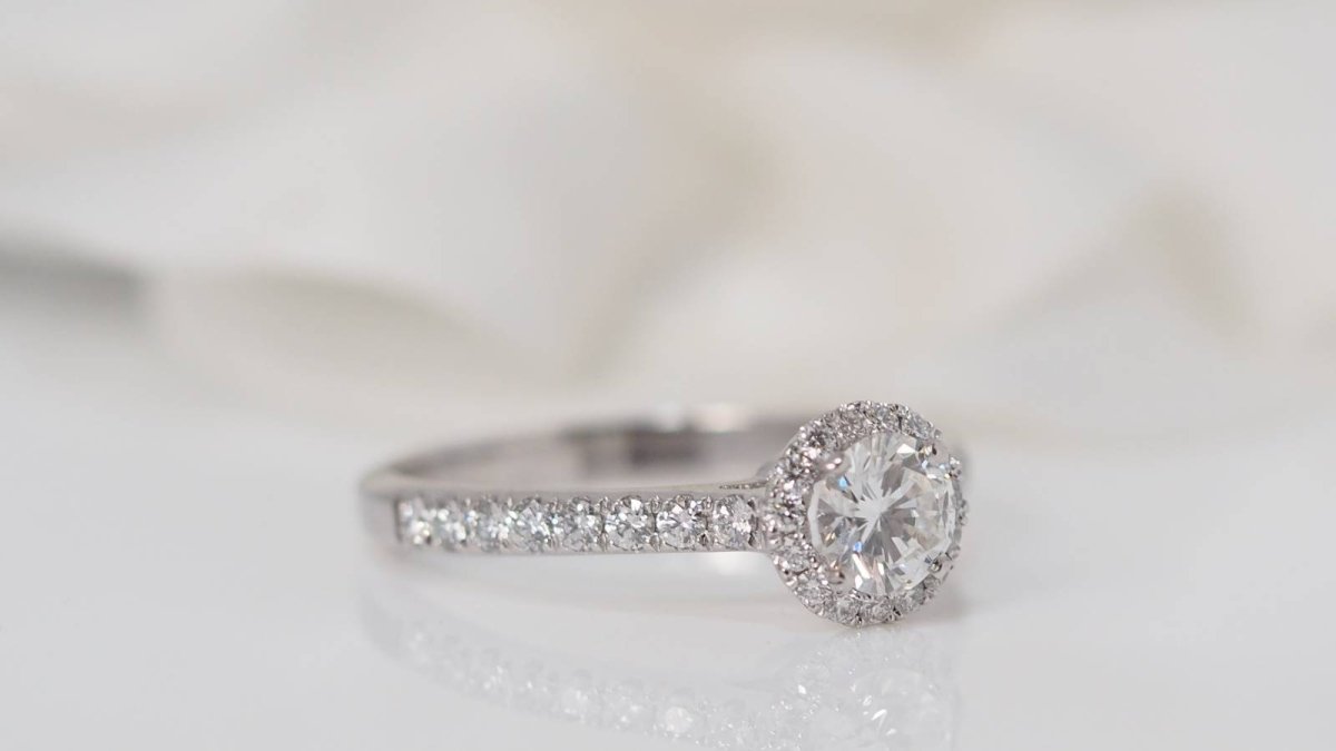 Bague solitaire en or blanc et diamant - Castafiore