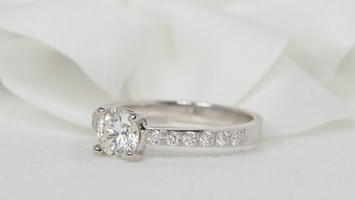 Bague solitaire en or blanc et diamant - Castafiore