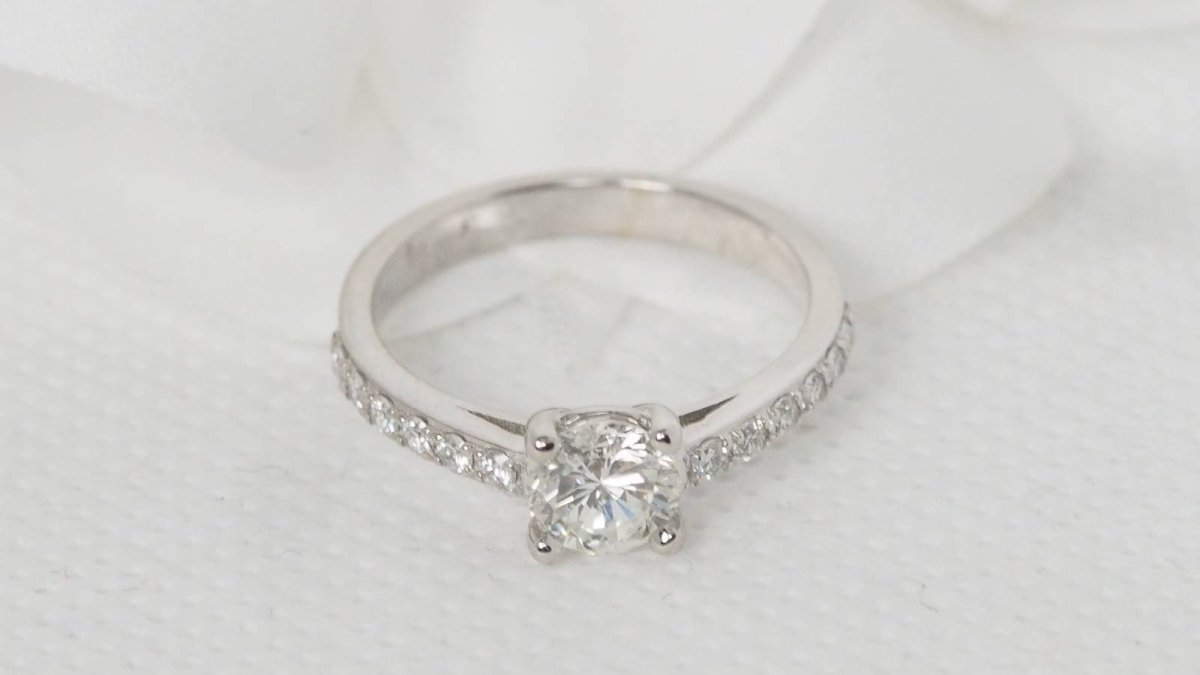 Bague solitaire en or blanc et diamant - Castafiore