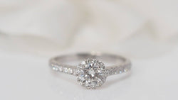 Bague solitaire en or blanc et diamant - Castafiore