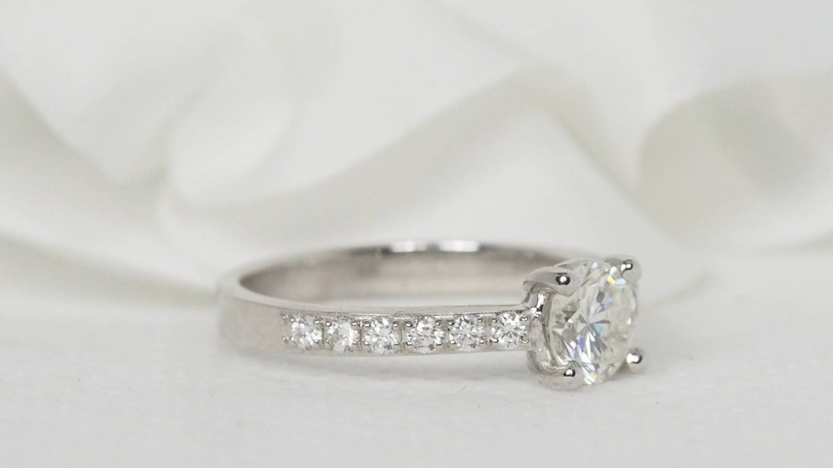 Bague solitaire en or blanc et diamant - Castafiore