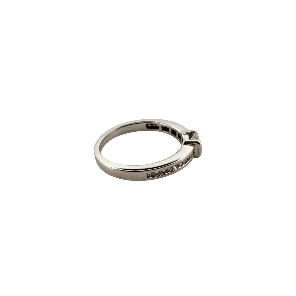 Bague Solitaire en or blanc et diamants - Castafiore