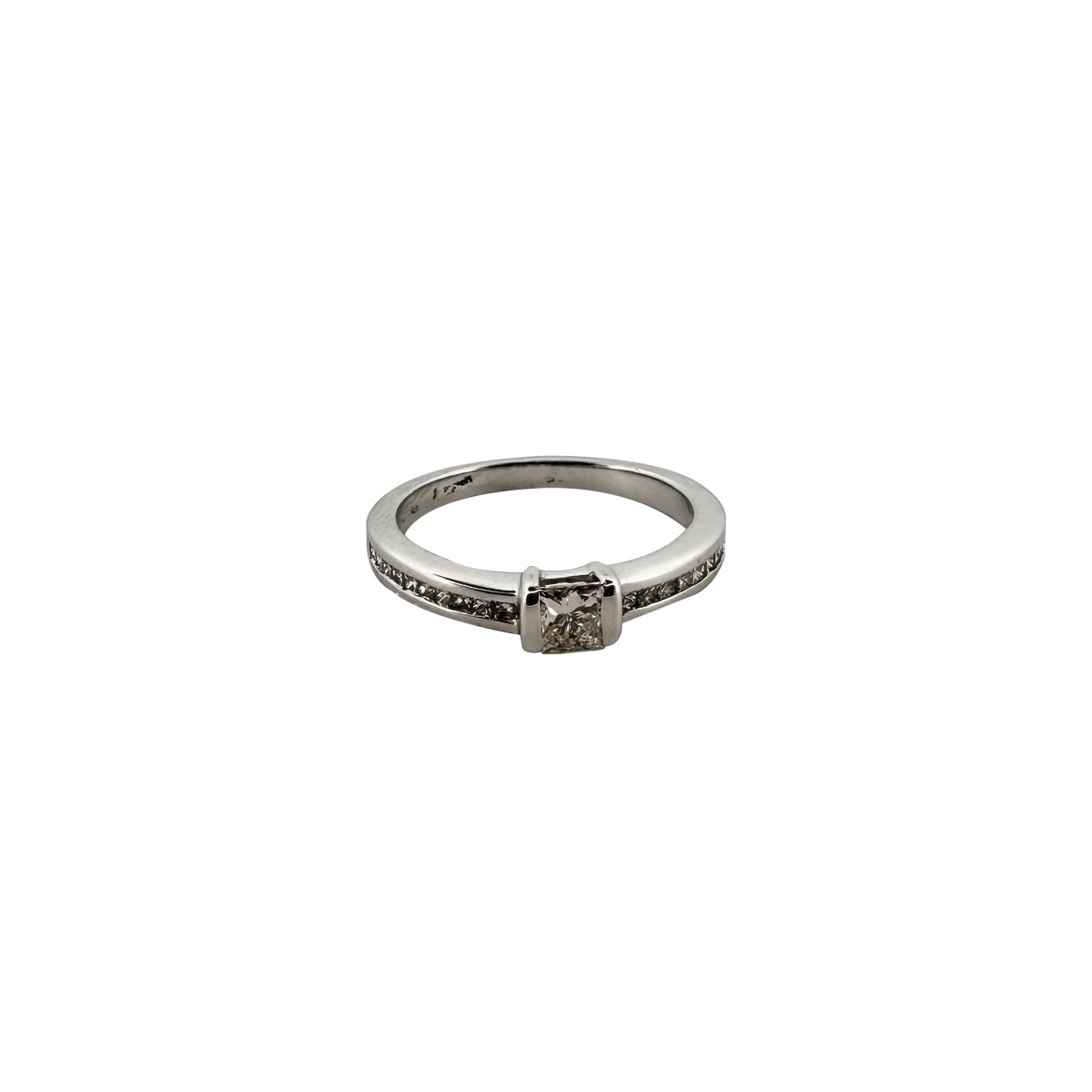 Bague Solitaire en or blanc et diamants - Castafiore