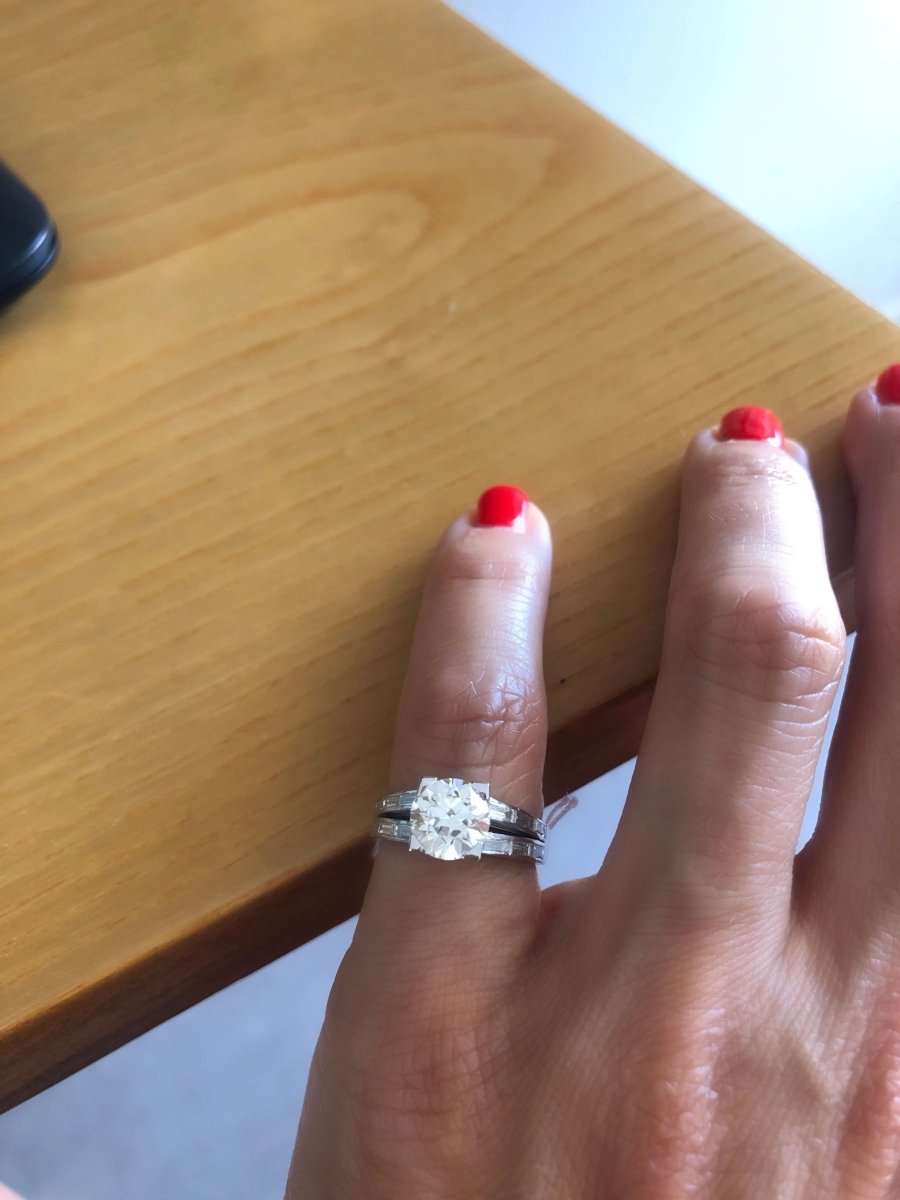 Bague solitaire ornée d'un diamant épaulée de diamant taille baguette - Castafiore