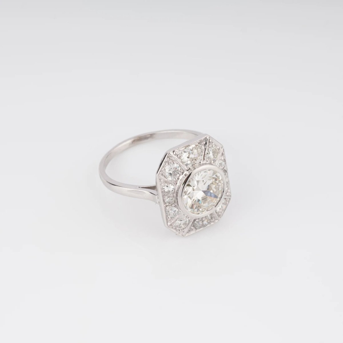 Bague style Art Déco en platine et diamant - Castafiore