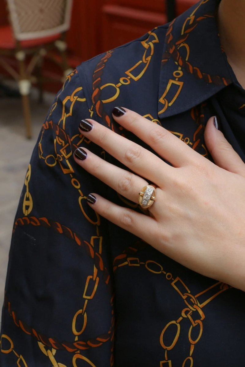 Bague tank Art-Déco en or jaune et diamants - Castafiore