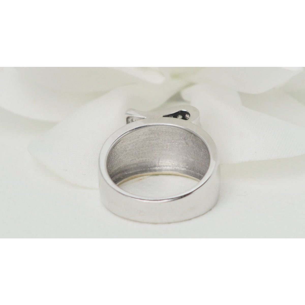 Bague Tank en or blanc, saphirs et diamants - Castafiore