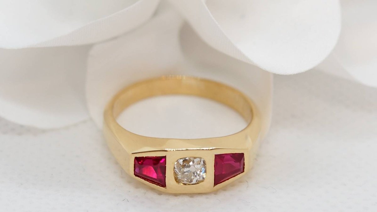 Bague Tank en or jaune, rubis et diamant - Castafiore