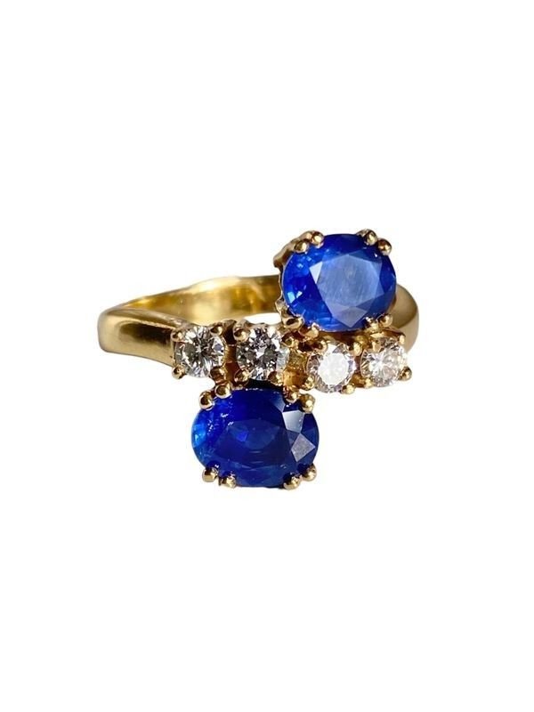 Bague Toi & Moi en or jaune, saphirs et diamants - Castafiore