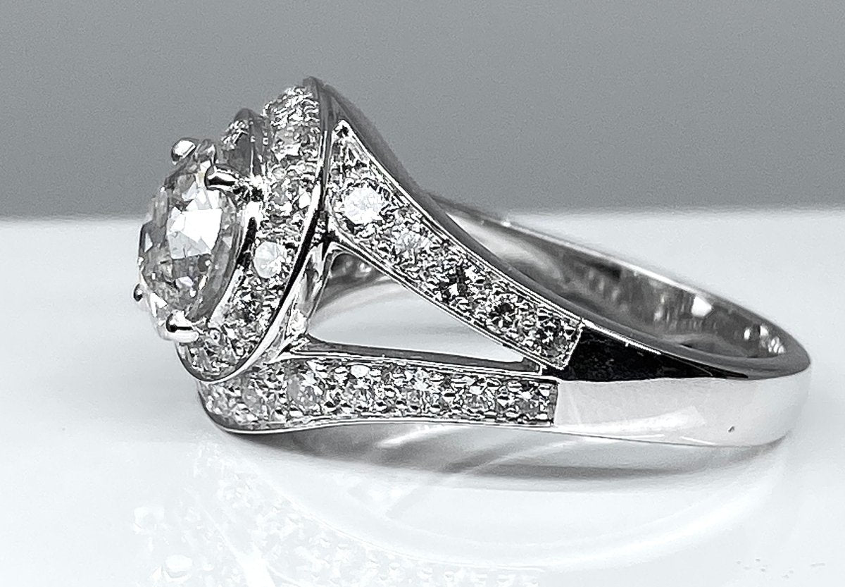 Bague tourbillon en or 18 carats en diamants - Castafiore