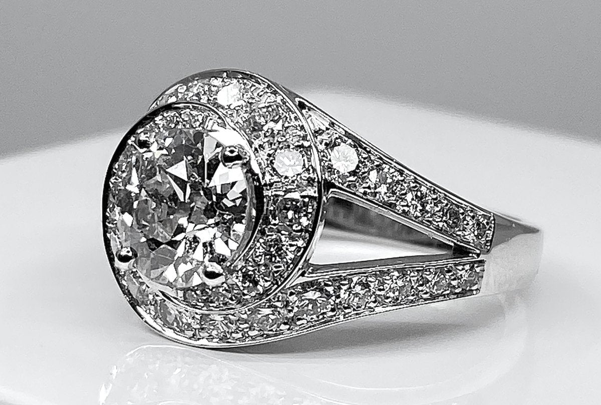 Bague tourbillon en or 18 carats en diamants - Castafiore