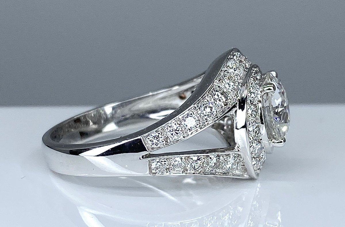 Bague tourbillon en or 18 carats en diamants - Castafiore