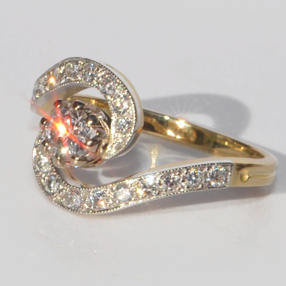 Bague tourbillon en or jaune et platine et diamants - Castafiore