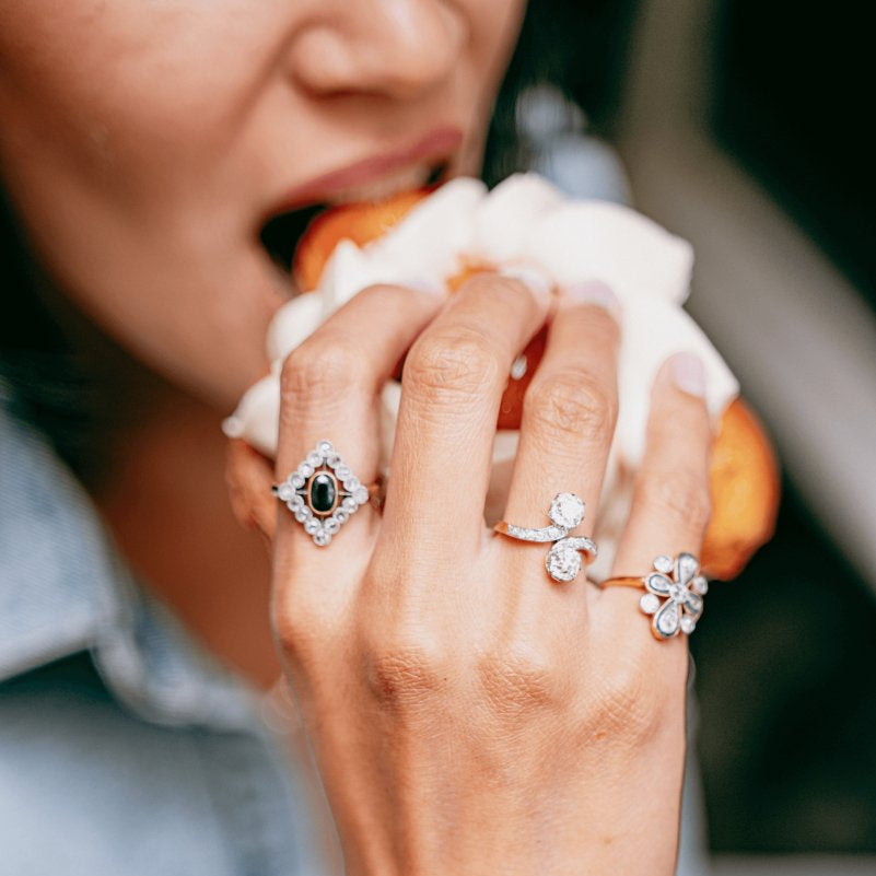 Bague Trèfle en or jaune et en diamants et émeraudes - Castafiore