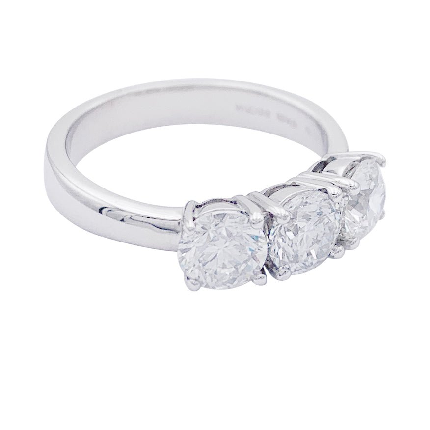 Bague "trilogie", or blanc, diamants. - Castafiore