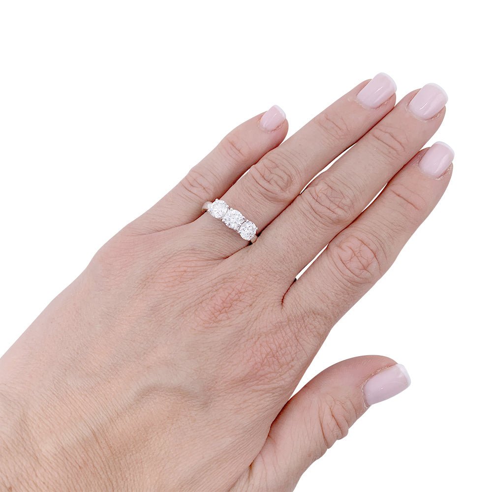 Bague "trilogie", or blanc, diamants. - Castafiore