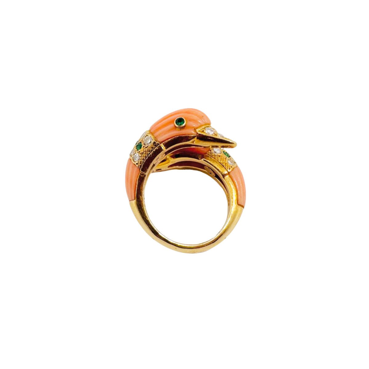 Bague VAN CLEEF & ARPELS "Cygnes" en or jaune, corail rose, émeraudes et diamants - Castafiore