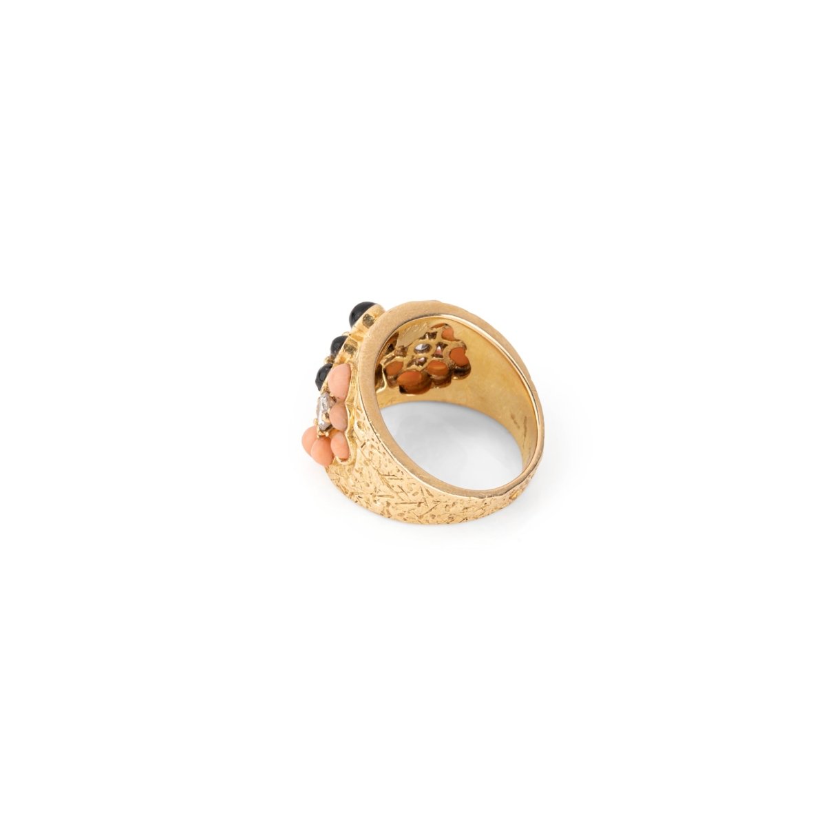 Bague VAN CLEEF & ARPELS en or jaune, corail, onyx et diamants - Castafiore