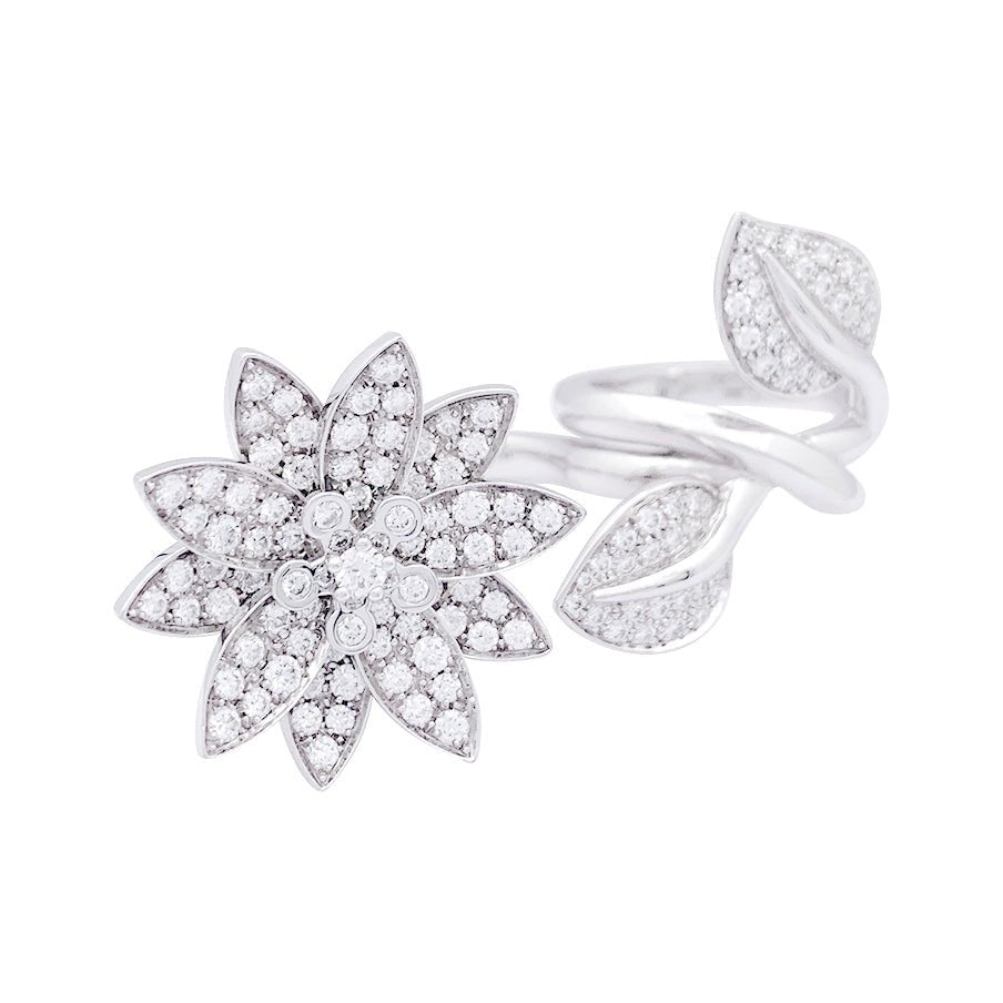 Bague VAN CLEEF & ARPELS "Lotus" en or blanc et diamants. - Castafiore