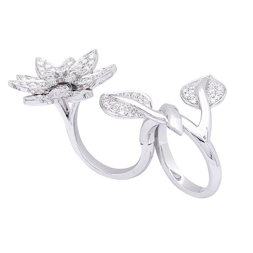 Bague VAN CLEEF & ARPELS "Lotus" en or blanc et diamants. - Castafiore