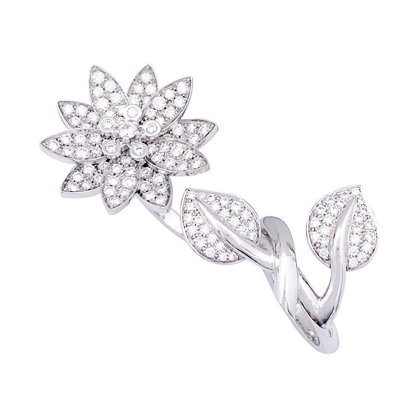 Bague VAN CLEEF & ARPELS "Lotus" en or blanc et diamants. - Castafiore