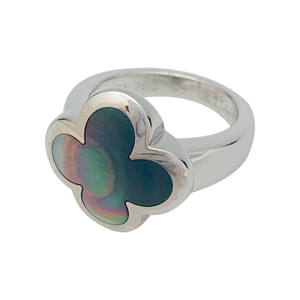 Bague VAN CLEEF & ARPELS modèle "Pure Alhambra" en or blanc, nacre grise - Castafiore