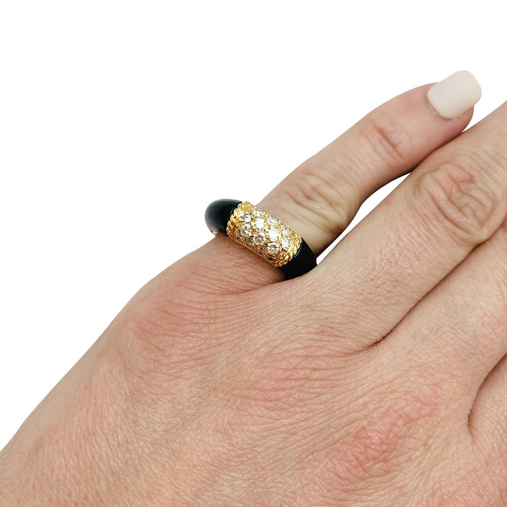 Bague VAN CLEEF & ARPELS "Philippine" en or jaune, onyx et diamants - Castafiore