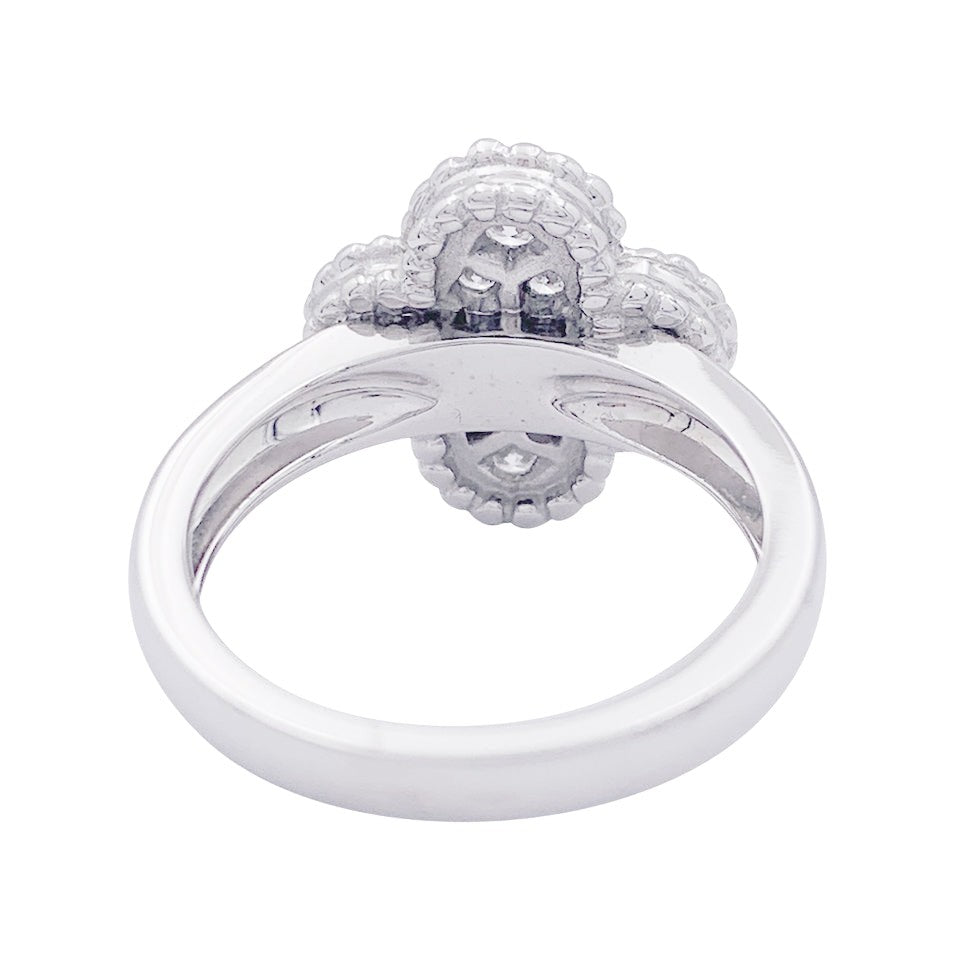 Bague VAN CLEEF & ARPELS "Vintage Alhambra", en or blanc et diamants - Castafiore