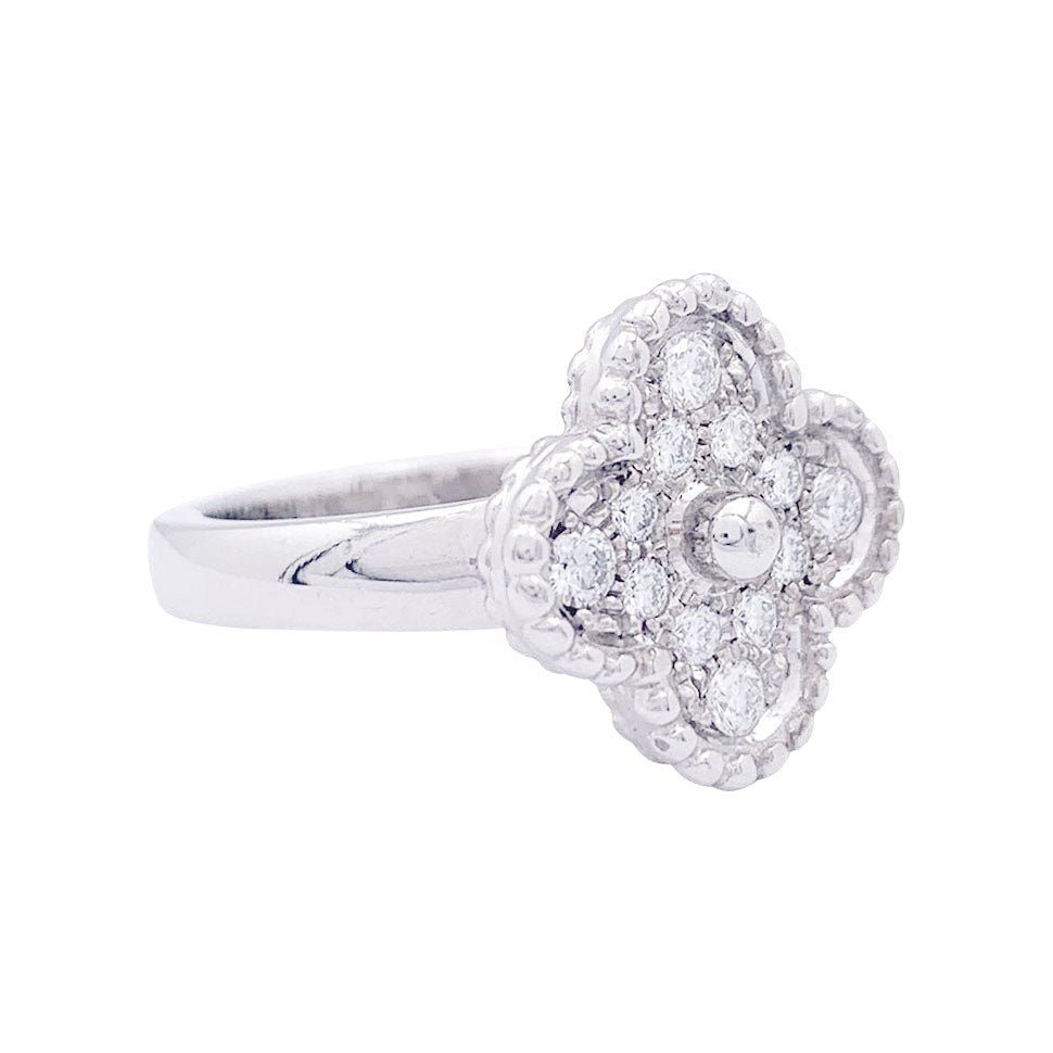 Bague VAN CLEEF & ARPELS "Vintage Alhambra", en or blanc et diamants - Castafiore