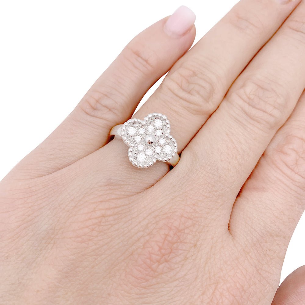 Bague VAN CLEEF & ARPELS "Vintage Alhambra", en or blanc et diamants - Castafiore