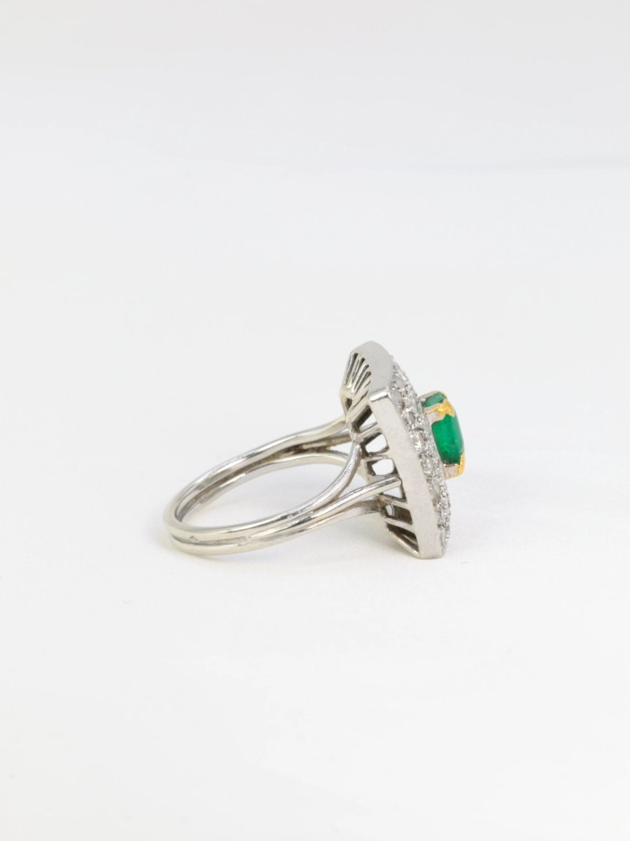 Bague vintage en or, émeraude et diamants - Castafiore