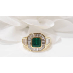 Bague vintage en or jaune, émeraude et diamants - Castafiore